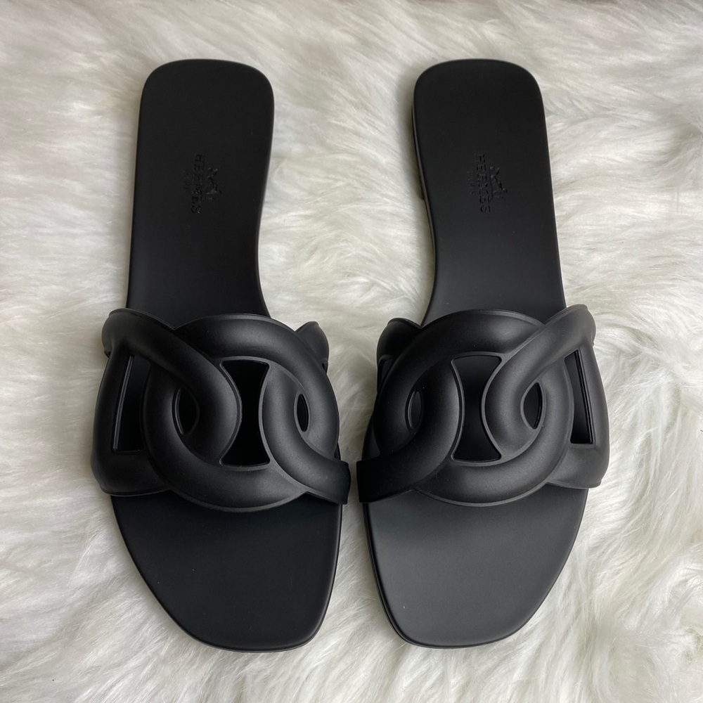 Hermes Aloha Sandals in Noir
